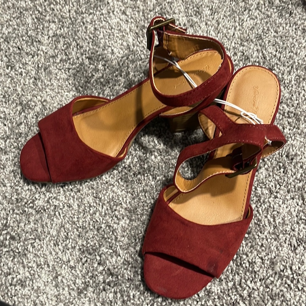 Brick red sandals♥️ with block heeel & in suede material